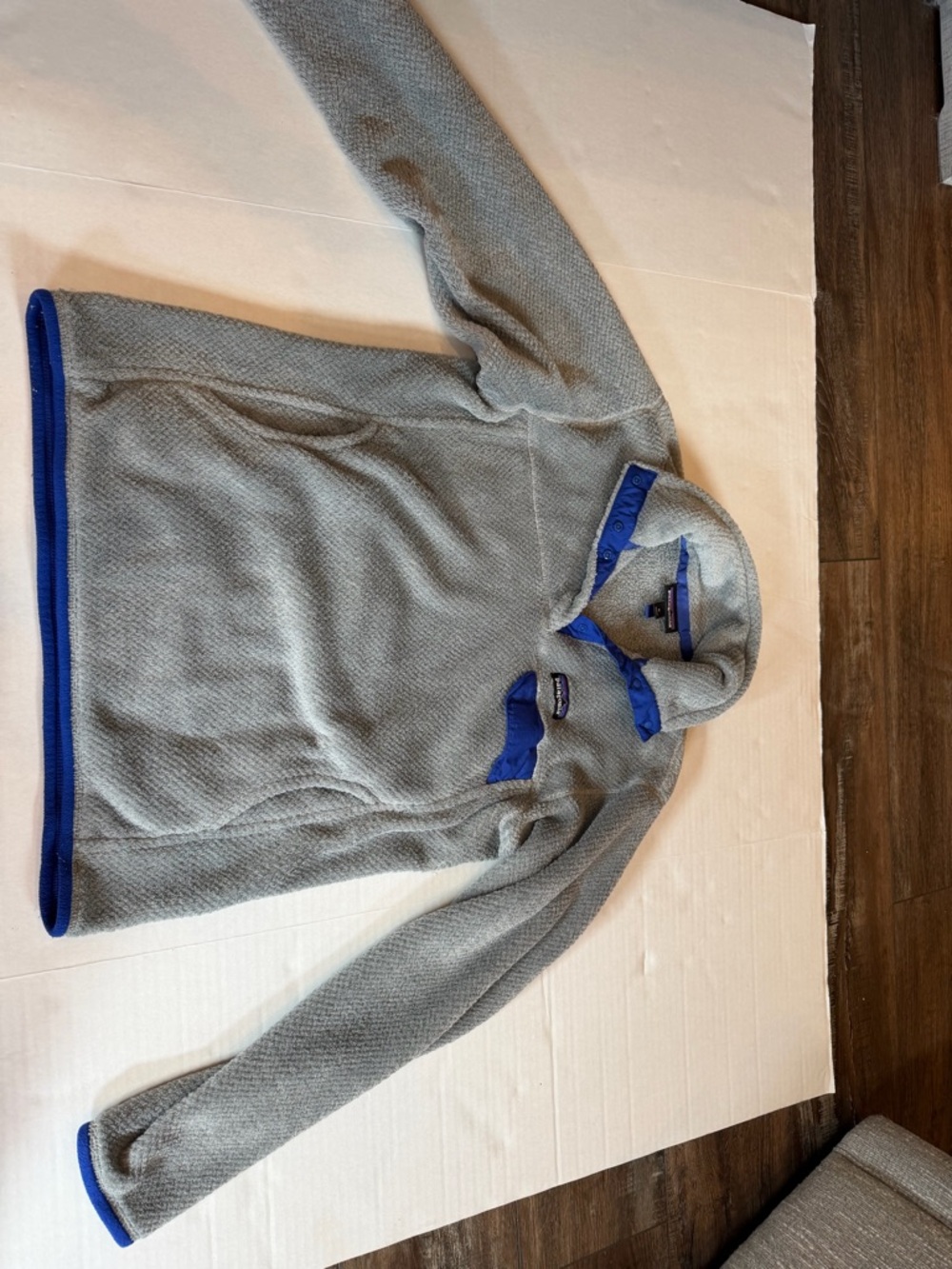 Patagonia Gray Fleece Pullover with Blue Trim size Medium